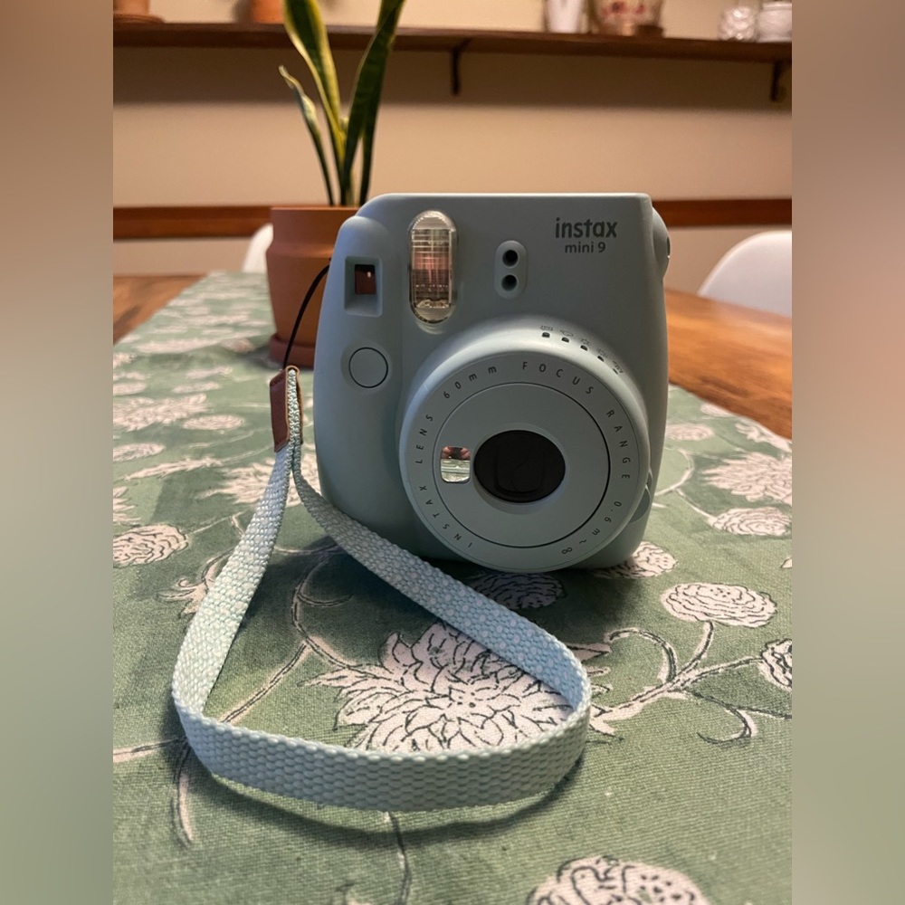Fujifilm Instax mini 9 Seafoam Teal w/ Bonus